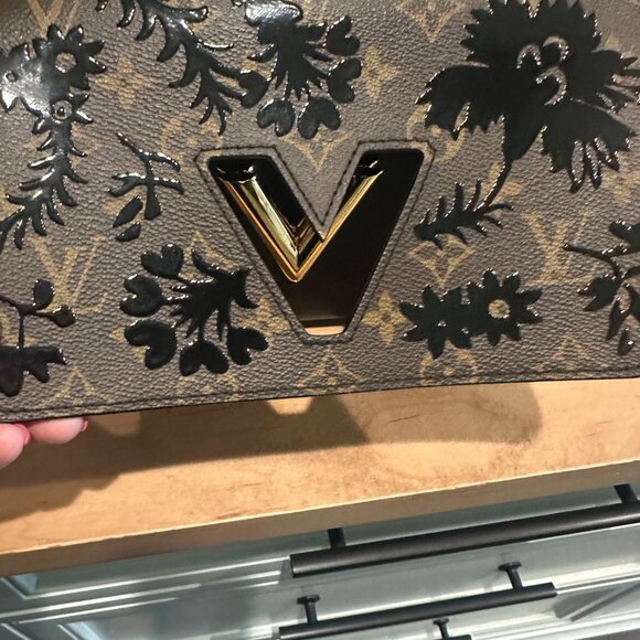 Louis Vuitton Twist MM Shoulder Bag Leather Monogram Blossom - Picture 2 of 13